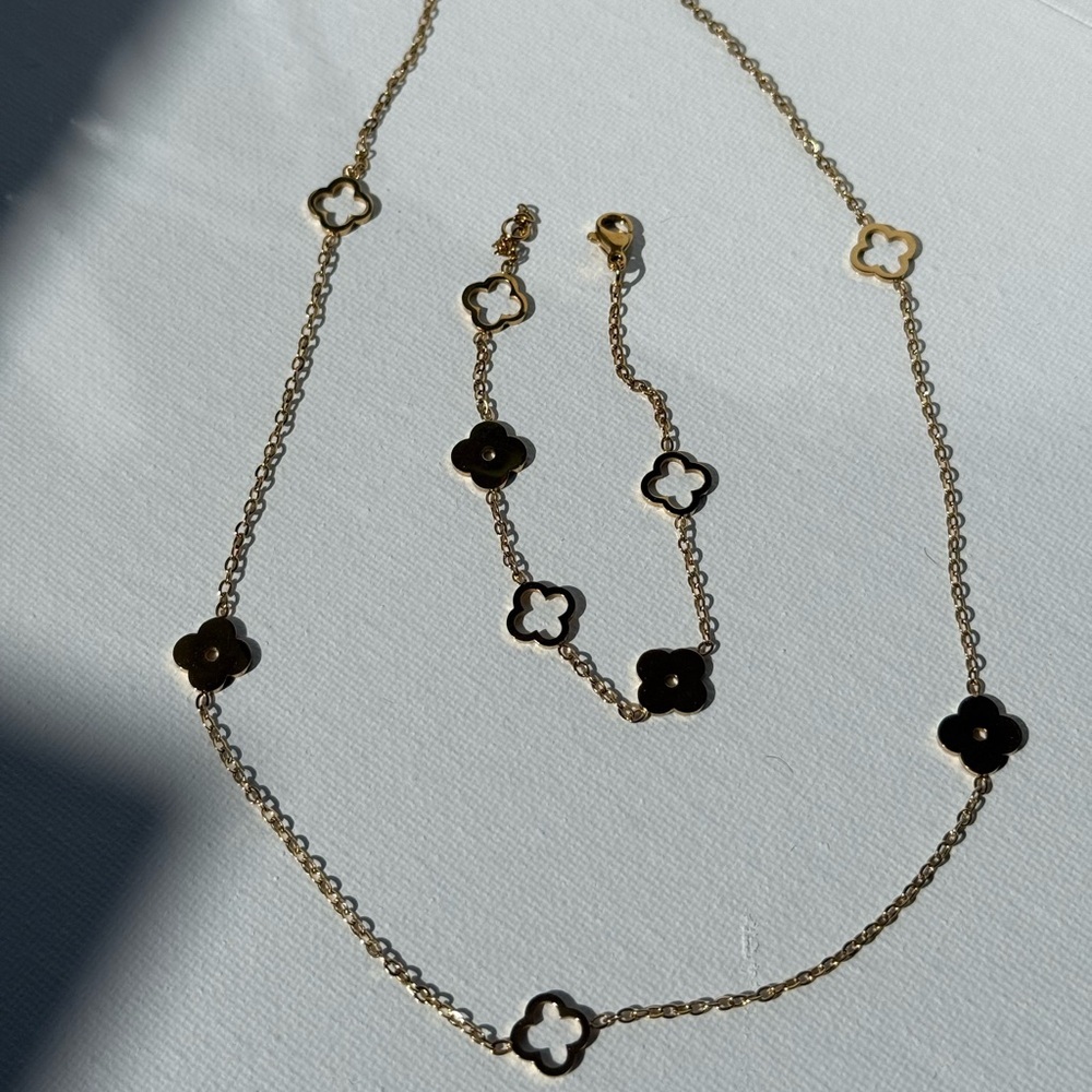 Alhambra style Necklace and earrings Set Lucky Clover

Stainless Steel - Picture 12 of 15